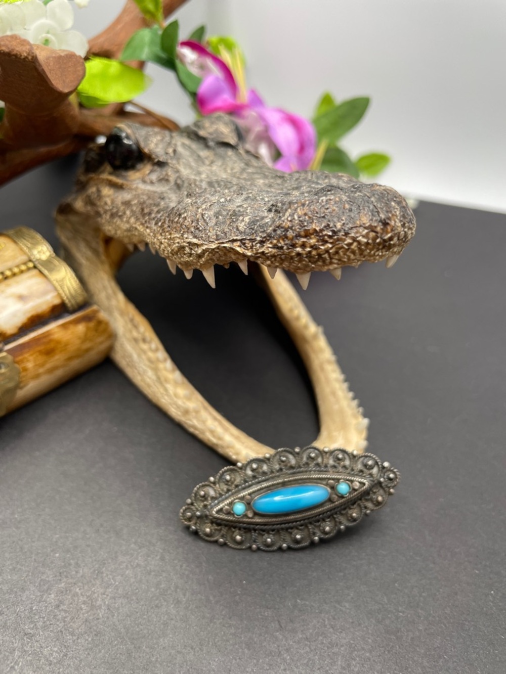 1000 pure silver and turquoise hand wrought antique brooch